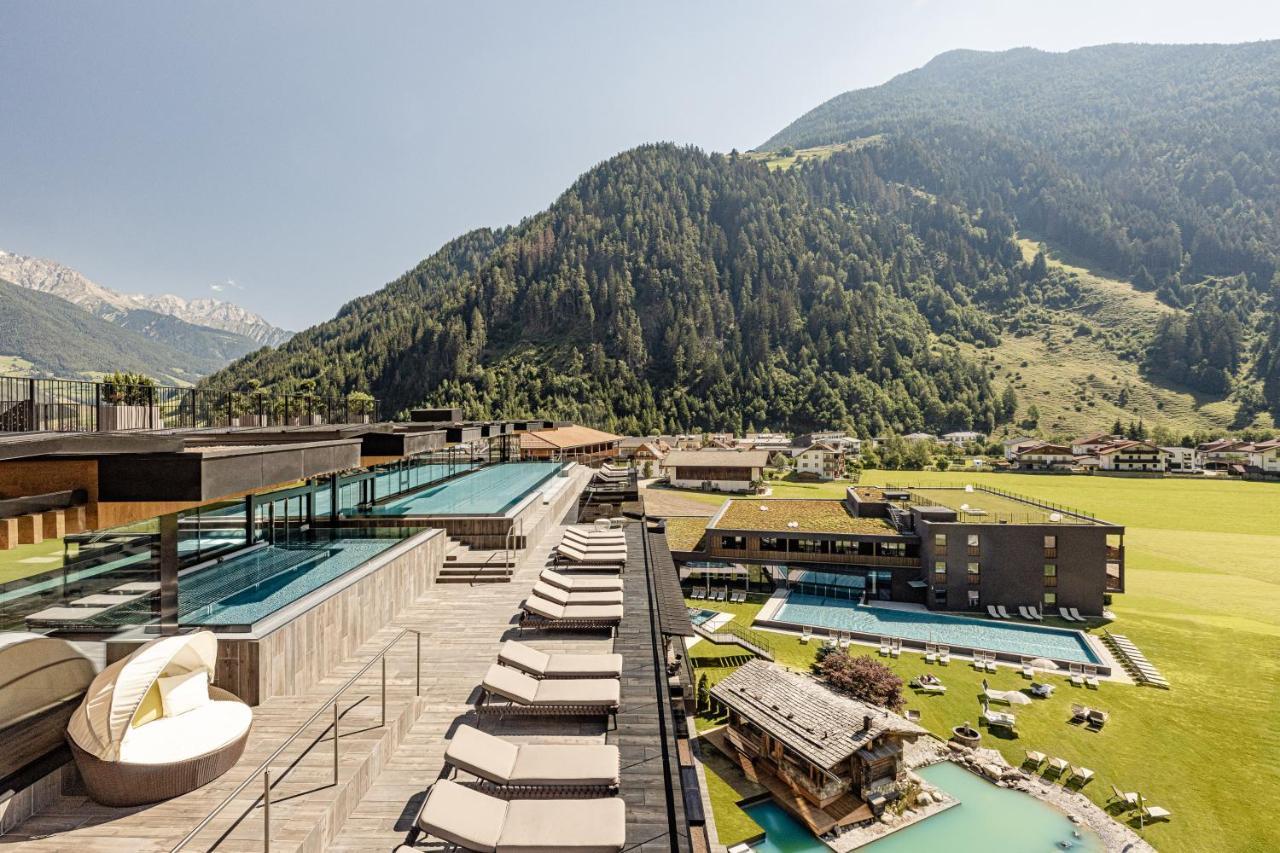 Alpine Luxury Spa Resort Schwarzenstein Luttach Exterior foto