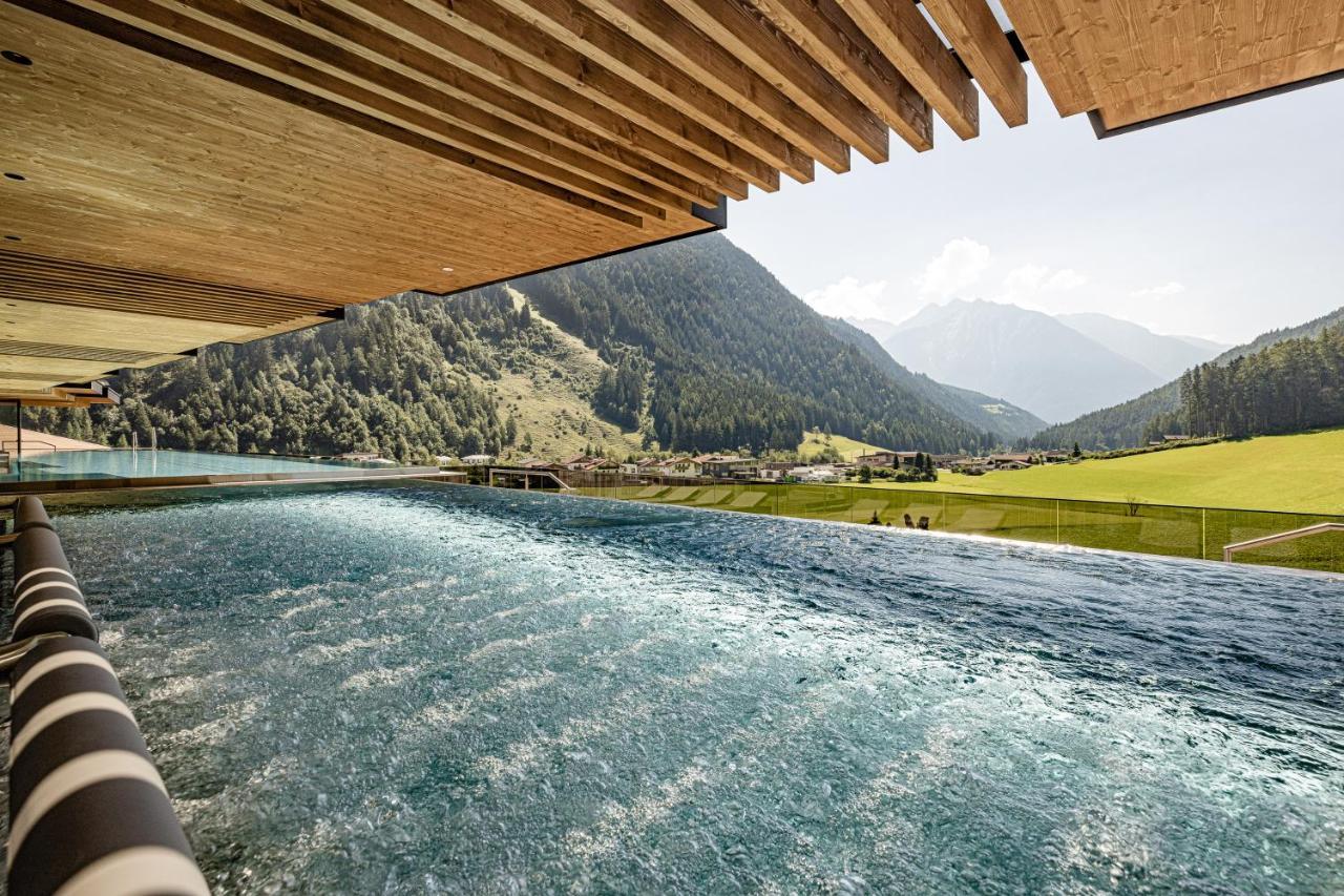 Alpine Luxury Spa Resort Schwarzenstein Luttach Exterior foto