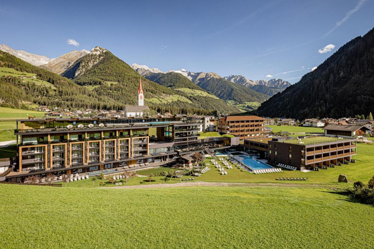 Alpine Luxury Spa Resort Schwarzenstein Luttach Exterior foto