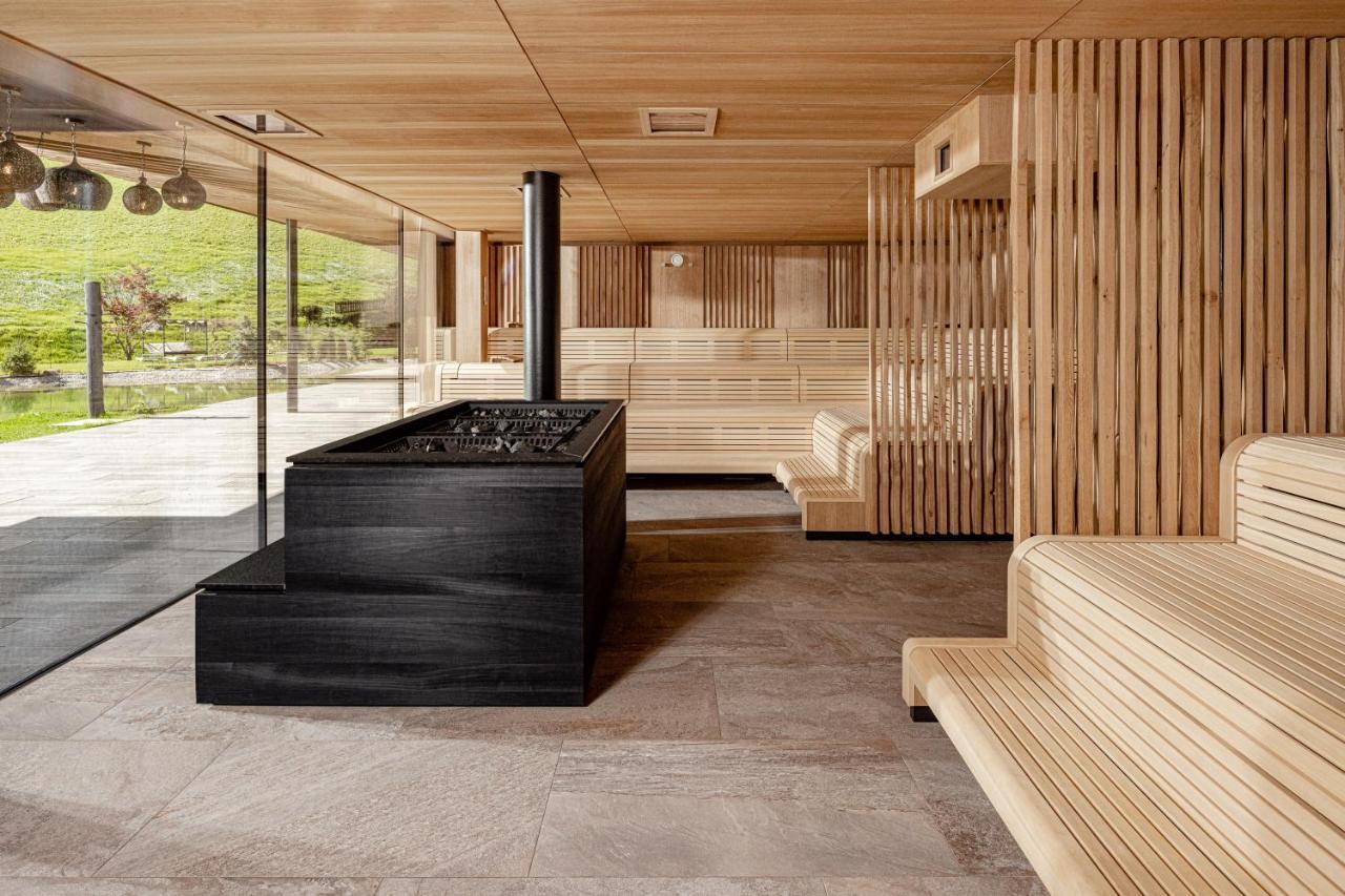 Alpine Luxury Spa Resort Schwarzenstein Luttach Exterior foto